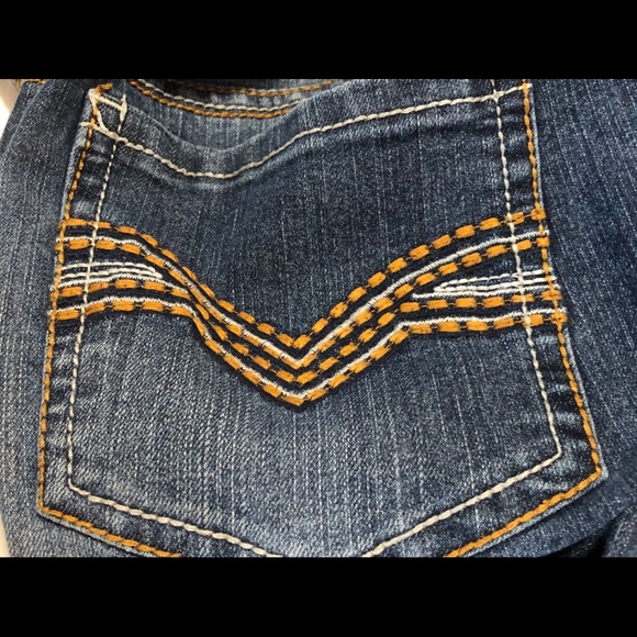 Ladies DKNY jeans. New with no tags. - Picture 2 of 4
